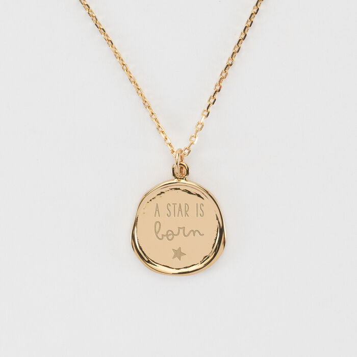 Pendentif enfant personnalisé médaille cachet gravée plaqué or 17 mm - illustration