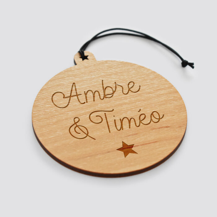Boule de Noël personnalisée gravée bois ronde - prénoms