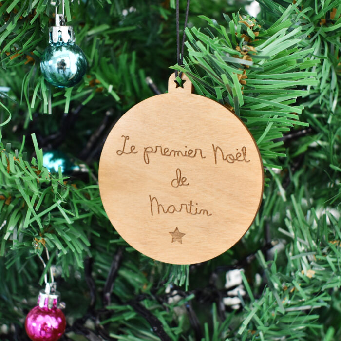 Boule de Noël personnalisée gravée bois ronde sapin