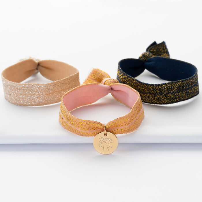Box of personalised interchangeable elastic cord bracelets with engraved gold-plated 15mm medallion - sketch