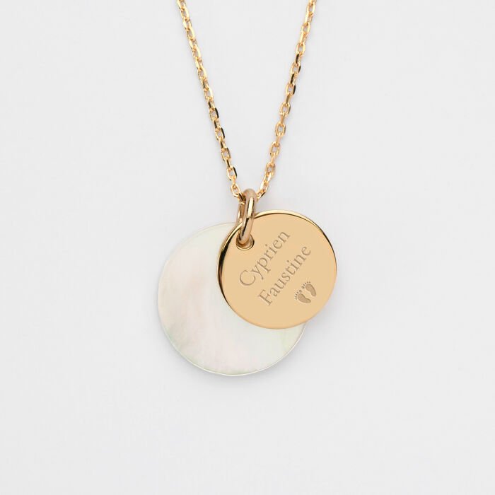 Pendentif personnalisé nacre et médaille gravée plaqué or 15 mm - prénoms