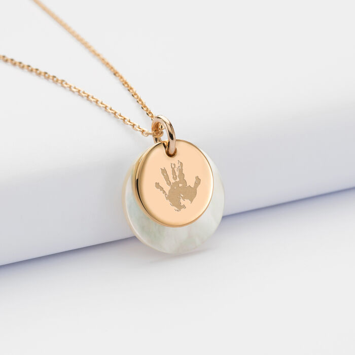 Pendentif personnalisé nacre et médaille gravée plaqué or 15 mm - empreinte
