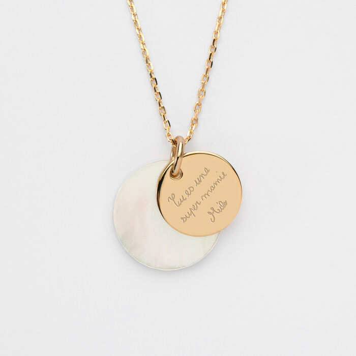 Pendentif personnalisé nacre et médaille gravée plaqué or 15 mm - écrits
