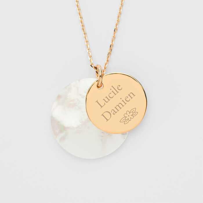 Pendentif personnalisé breloque nacre 25 mm et médaille gravée plaqué or 19 mm - prénoms