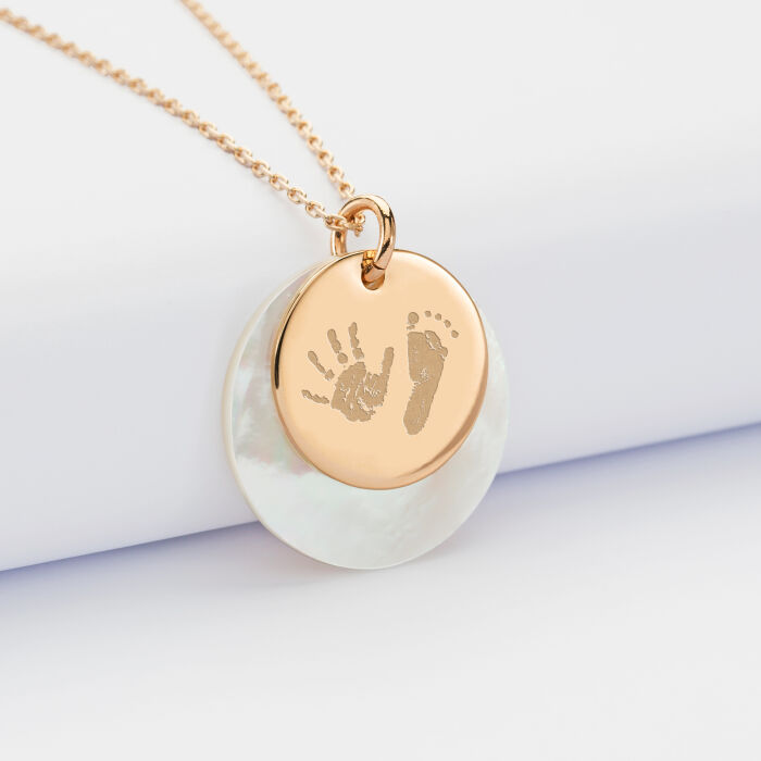 Pendentif personnalisé breloque nacre 25 mm et médaille gravée plaqué or 19 mm - empreintes