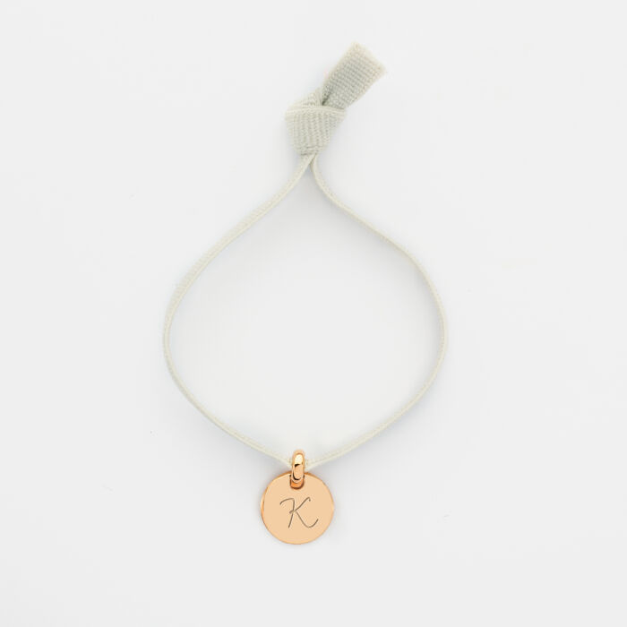 Bracelet enfant personnalisé cordon élastique médaille gravée plaqué or initiale 10 mm - 4