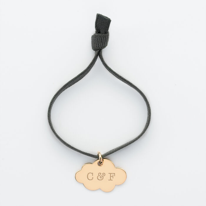 Bracelet enfant personnalisé cordon élastique médaille gravée plaqué or nuage 20x14 mm - texte 2