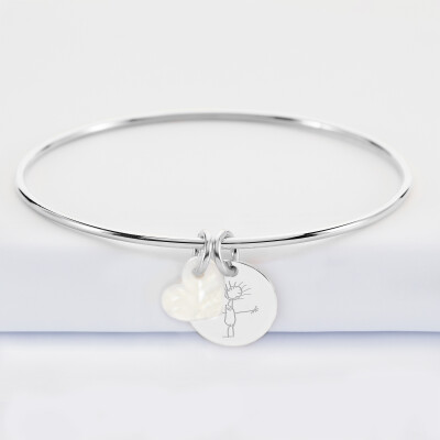 Bracelet personnalisé jonc plaqué or médaille gravée 15 mm et breloque nacre 10 mm