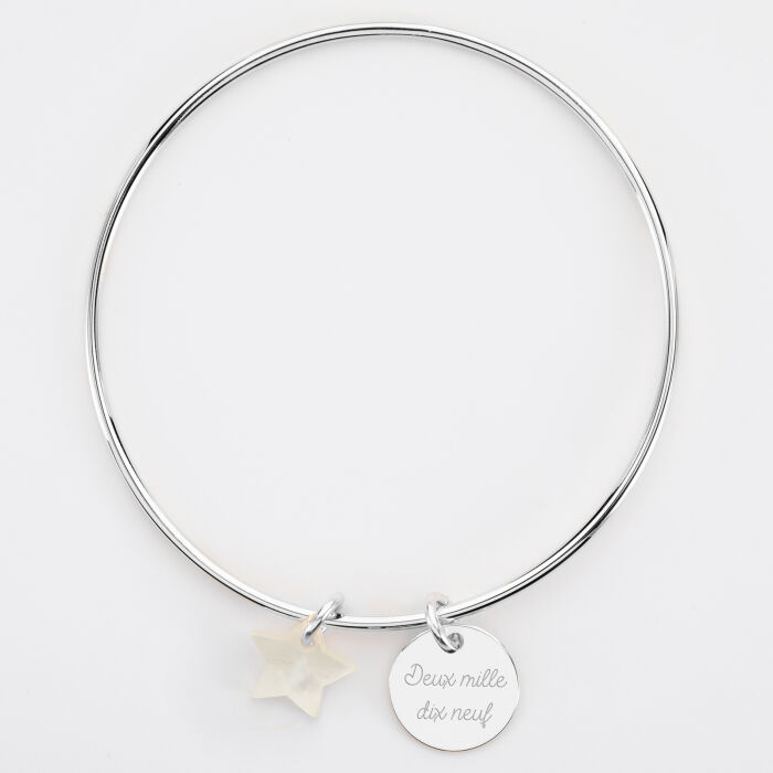 Bracelet personnalisé jonc argent médaille gravée 15 mm et breloque nacre 10 mm - texte