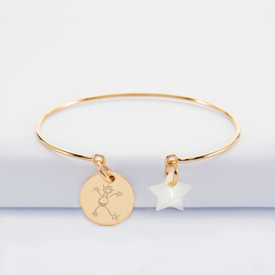 Bracelet jonc plaqué or médaille gravée 15 mm et breloque nacre 10 mm