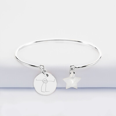 Bracelet jonc plaqué or médaille gravée 15 mm et breloque nacre 10 mm