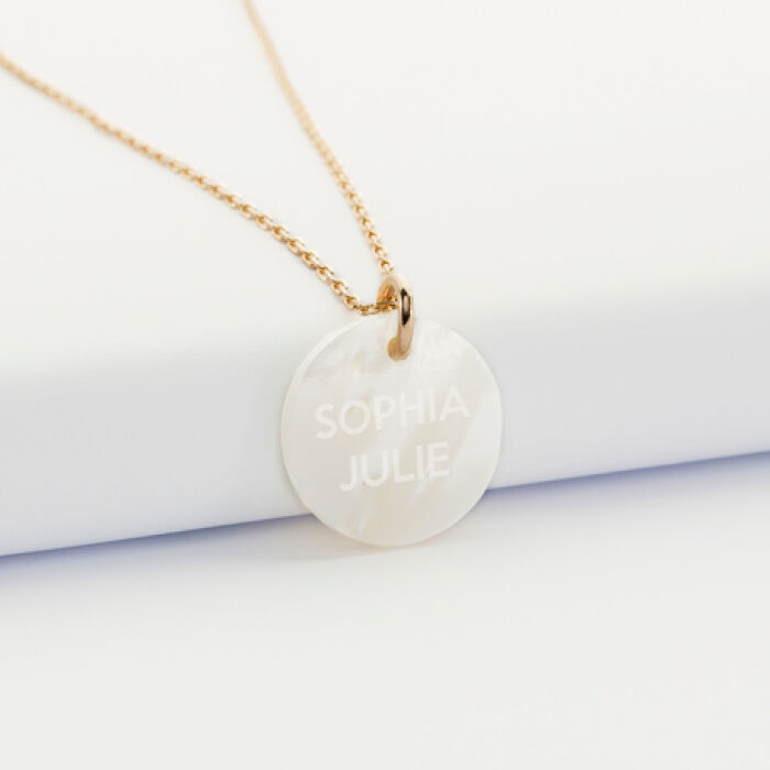 Pendentif personnalisé médaille plaqué or lettre initiale 14 mm et médaille nacre 19 mm message caché gravé nacre message