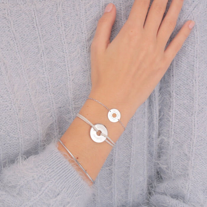 Bracelet chaîne personnalisé médaille gravée argent cible 2 trous 18 mm - porté