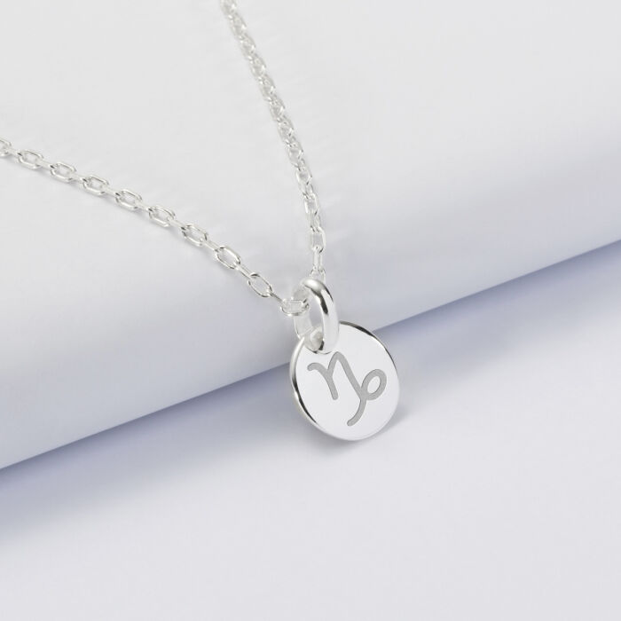 Pendentif initiale personnalisé médaille gravée argent 10 mm - Edition spéciale Astro capricorne