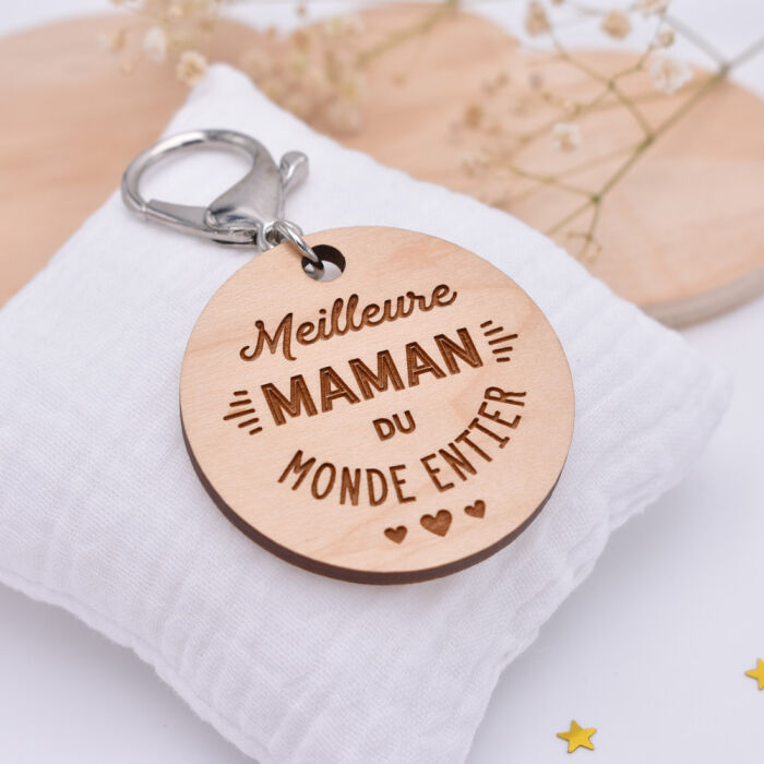 Porte-clés gravé bois médaille ronde 50 mm - Edition spéciale "Meilleure Maman du Monde" ambiance