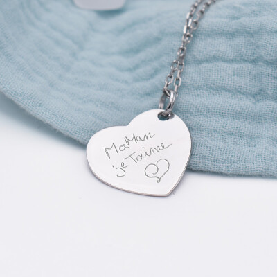 Pendentif personnalisé médaille gravée argent coeur 19x21mm - porté