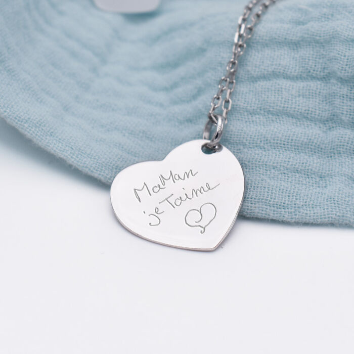 Pendentif personnalisé médaille gravée argent coeur 19x21mm - porté