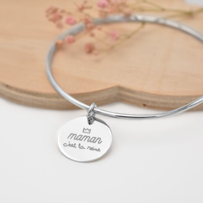 Bracelet personnalisé jonc argent médaille gravée 19 mm - porté