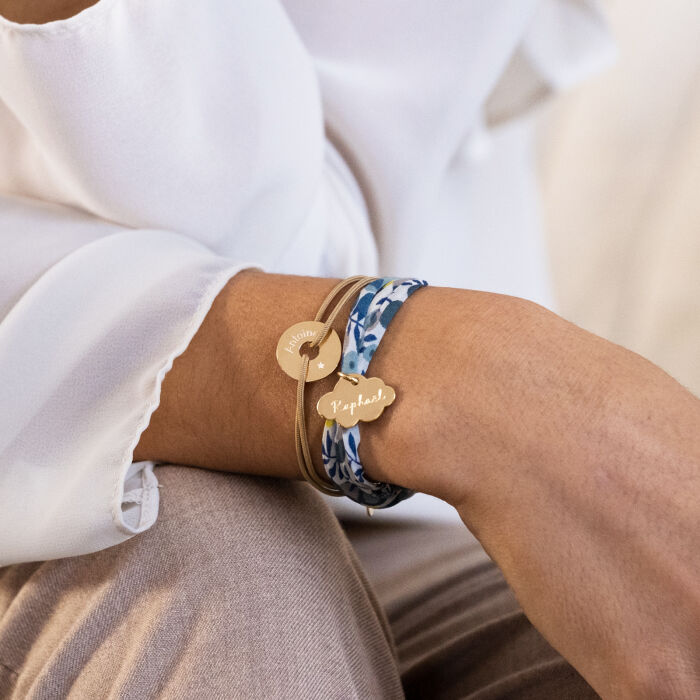 Bracelet 3 tours Liberty personnalisé prénom médaille gravée plaqué or nuage 20x14 mm - ambiance