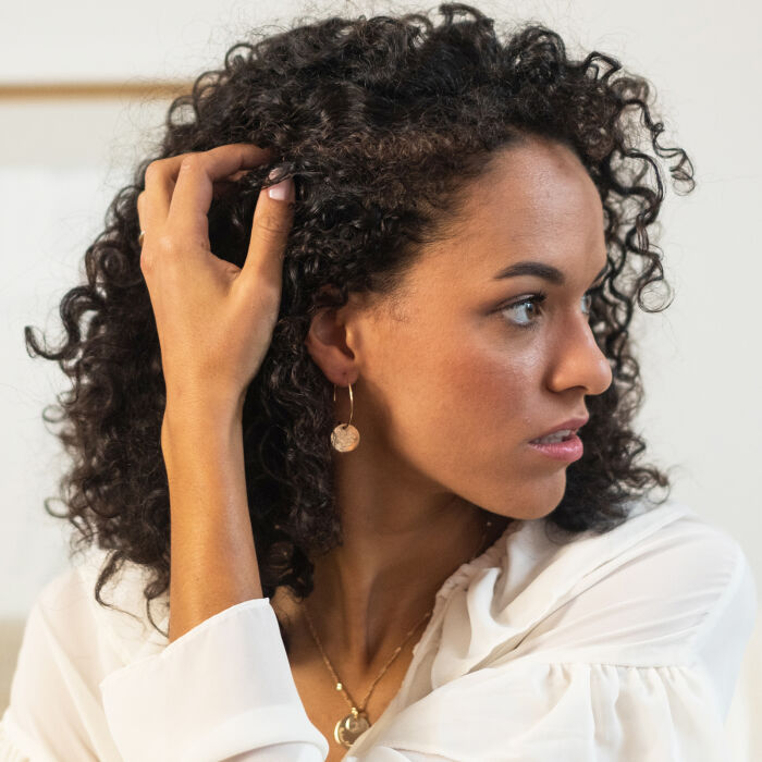 Creole earrings personalised with engraved gold-plated medals 15 mm