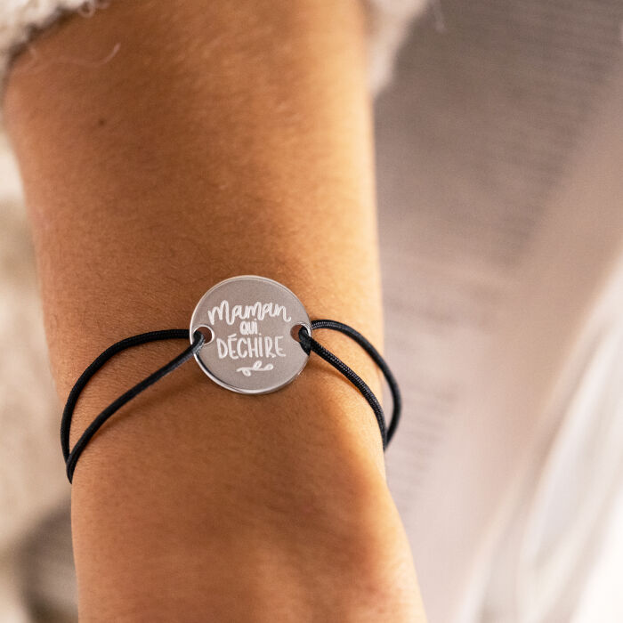 Bracelet personnalisé médaille gravée argent 2 trous 20mm ambiance