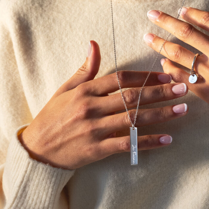 Pendentif personnalisé médaille garvée argent plaque 40x8 mm - ambiance