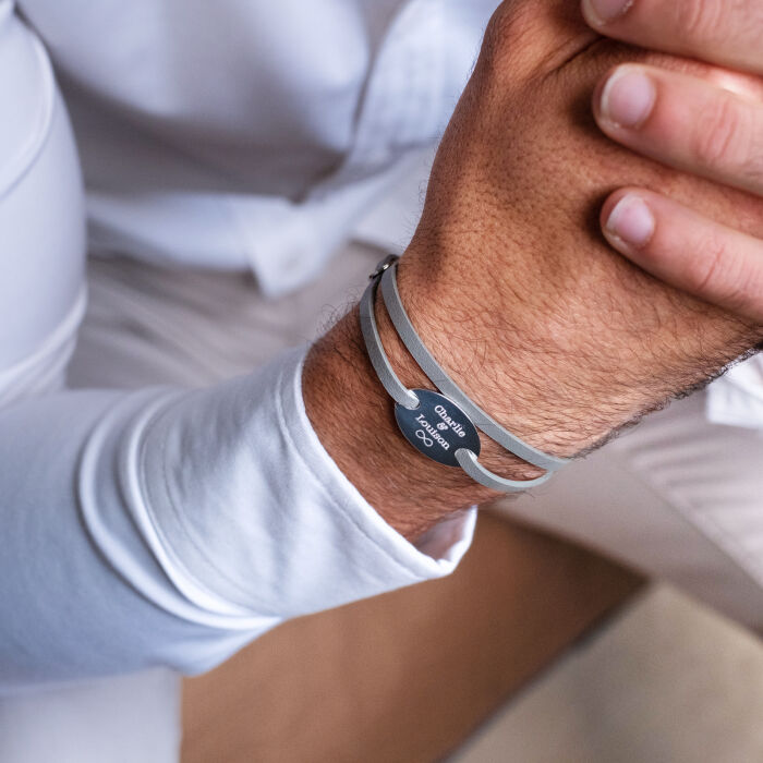 Gents 2-turn leather bracelet with personalised engraved oval 2-hole silver medallion 25x16mm sketch