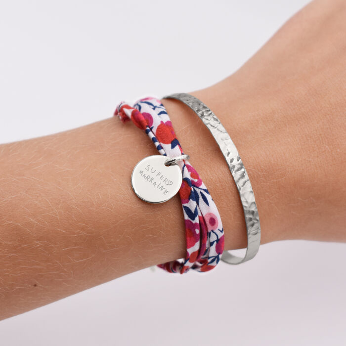 Duo bracelets personnalisés Jonc plat martelé et Liberty 3 tours fermoir médaille gravée argent 15 mm - écrit