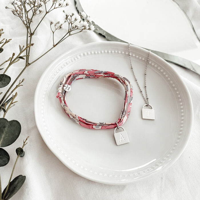 Bracelet 3 tours Liberty personnalisé médaille gravée argent cadenas 15x11mm - ambiance