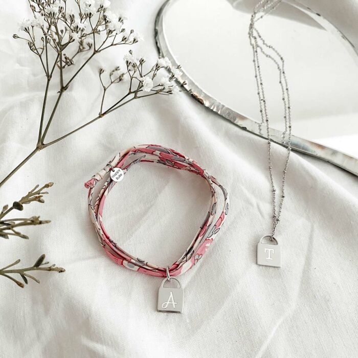 Pendentif personnalisé médaille gravée argent cadenas 15x11mm - ambiance