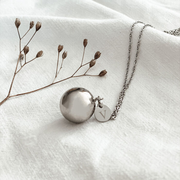 Bola de grossesse personnalisé médaille gravée acier 10 mm ambiance