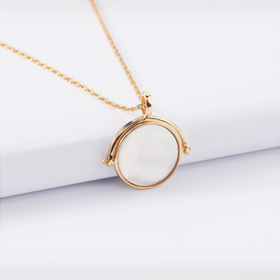 Pendentif personnalisé médaille gravée nacre réversible plaqué or 15 mm nacre biais