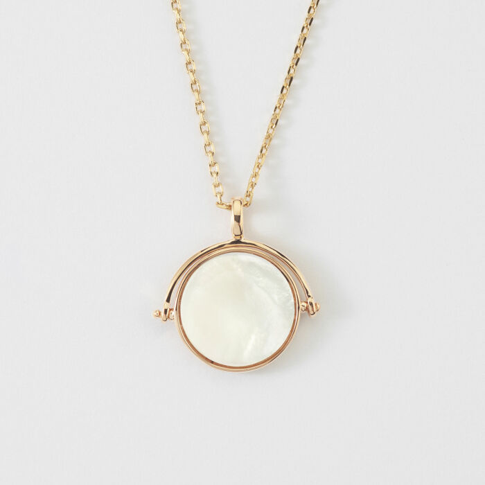 Pendentif personnalisé médaille gravée nacre réversible plaqué or 15 mm recto