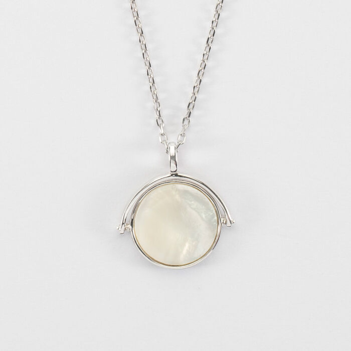 Pendentif personnalisé médaille gravée nacre réversible argent 15 mm recto