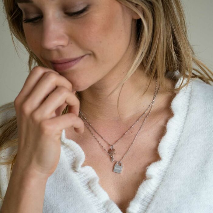 Pendentif personnalisé médaille gravée argent cadenas 15x11mm - porté accumulation