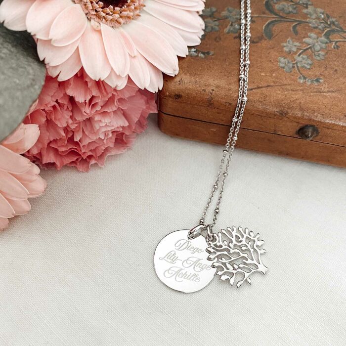 Pendentif famille personnalisé arbre de vie et médaille gravée argent 19 mm - ambiance