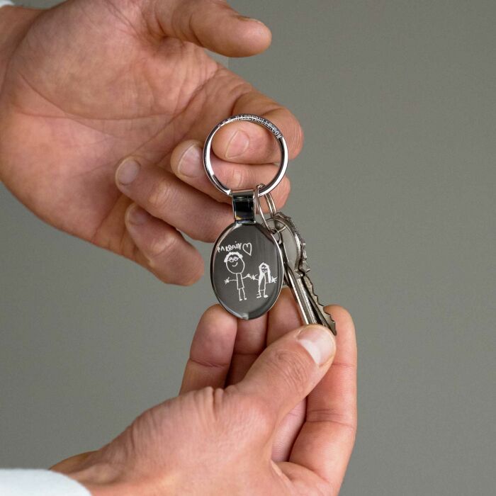 Porte-clés personnalisé gravé acier ovale 30x41 mm - ambiance main