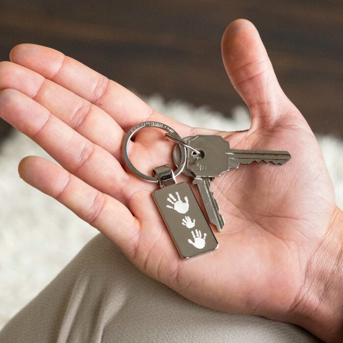 Porte-clés personnalisé gravé acier rectangle 41x22 mm - ambiance main