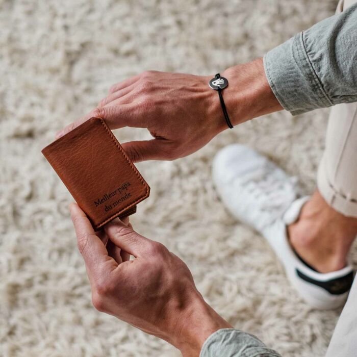 Porte-carte personnalisé double volets cuir couleur fauve 6,8x9,8cm - ambiance fermé