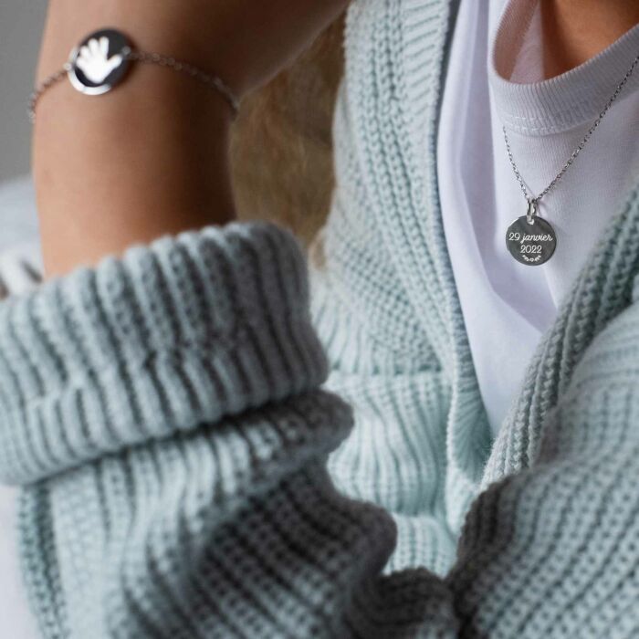 Parure enfant personnalisé pendentif et bracelet chaîne médailles gravées argent 15 mm - porté