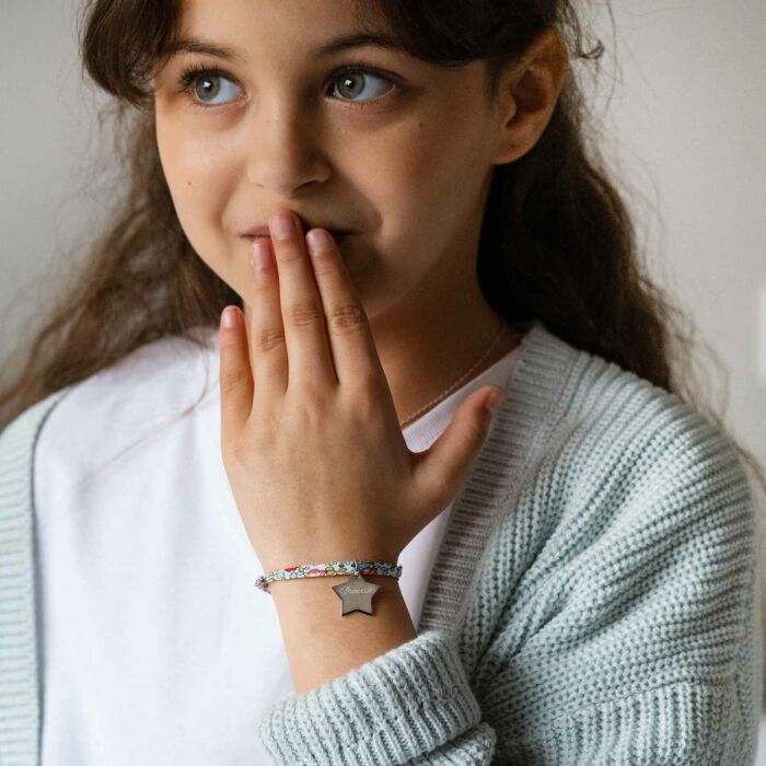 Bracelet enfant Liberty personnalisé prénom médaille gravée argent étoile 20x20 mm
