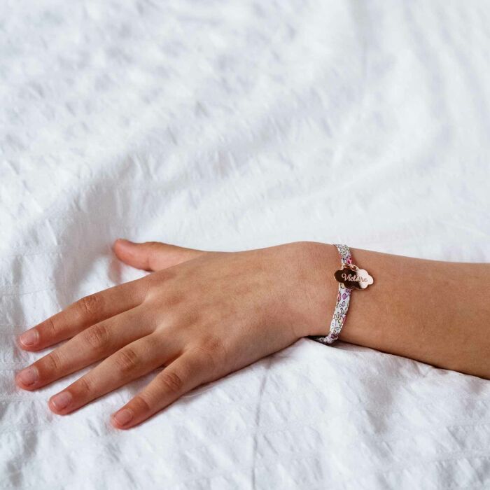 Bracelet enfant personnalisé Liberty médaille gravée plaqué or rose nuage 20x14 mm