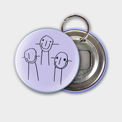 Porte clés-décapsuleur personnalisé 56mm - dessin 3 bonhommes Porte clés-décapsuleur personnalisé 56mm - dessin 3 bonhommes