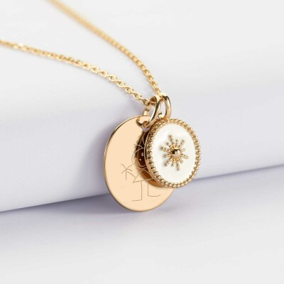 Pendentif personnalisé médaille gravée plaqué or 19 mm et breloque email blanc soleil 14 mm - dessin