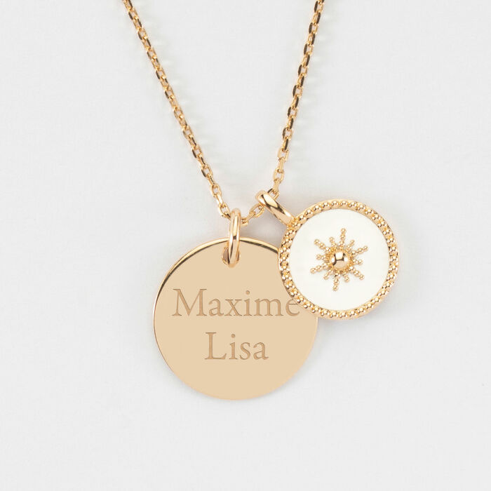 Pendentif personnalisé médaille gravée plaqué or 19 mm et breloque email blanc soleil 14 mm - prénoms