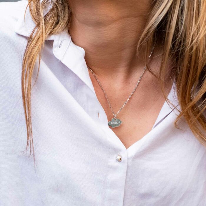 Pendentif personnalisé prénom médaille gravée argent dormeuse nuage 20x14 - porté summer