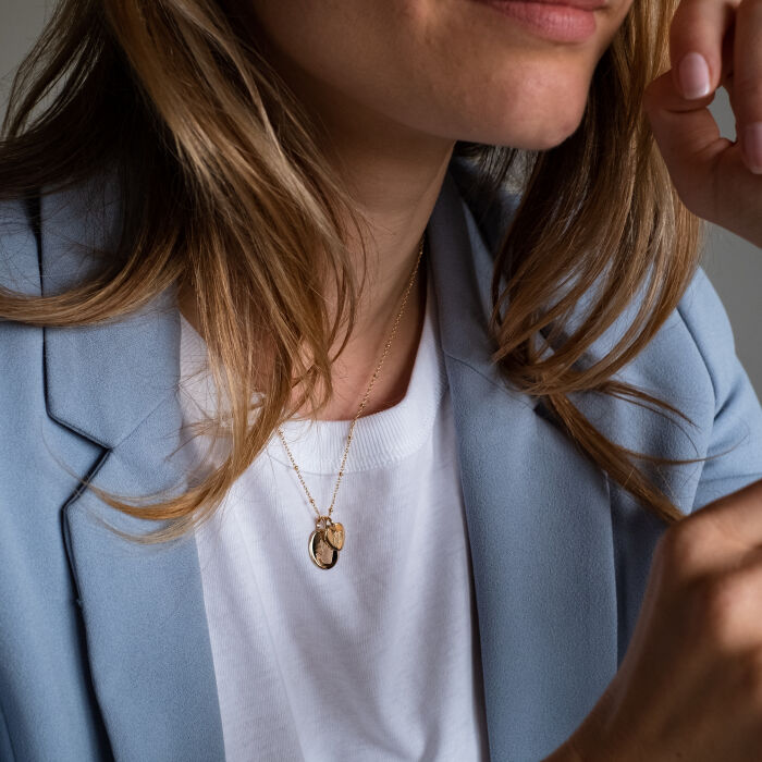 Pendentif personnalisé médaille gravée plaqué or 15 mm et breloque coeur 10 mm -empreinte gravée