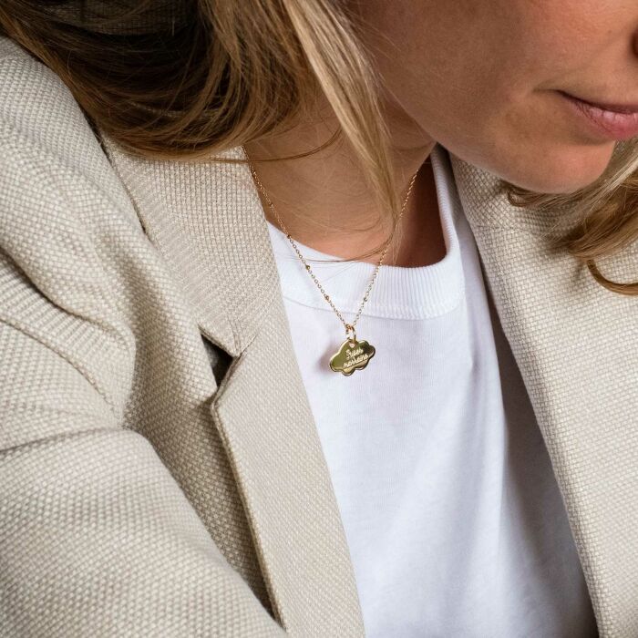 Pendentif personnalisé prénom médaille gravée plaqué or nuage 20x14 mm- cadeau marraine