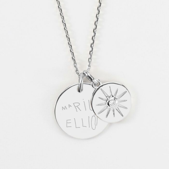 Pendentif personnalisé médaille gravée argent 19 mm et breloque soleil scintillant 14 mm - prénoms manuscrits