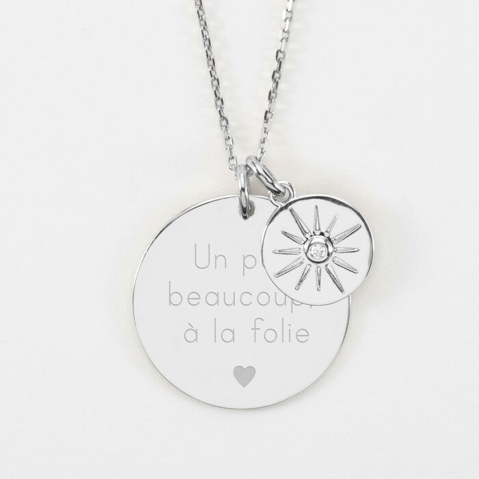 Pendentif personnalisé médaille gravée argent 27 mm et breloque soleil scintillant 14 mm texte picto